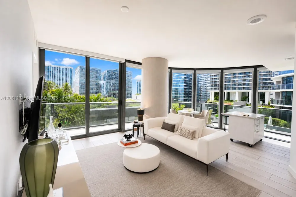 55 SW 9th St #1001 Miami, FL 33130