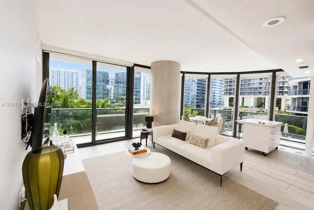 55 SW 9th St #1001 Miami, FL 33130