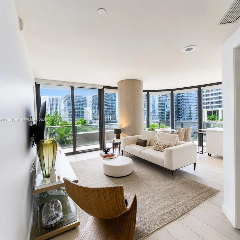 55 SW 9th St #1001 Miami, FL 33130