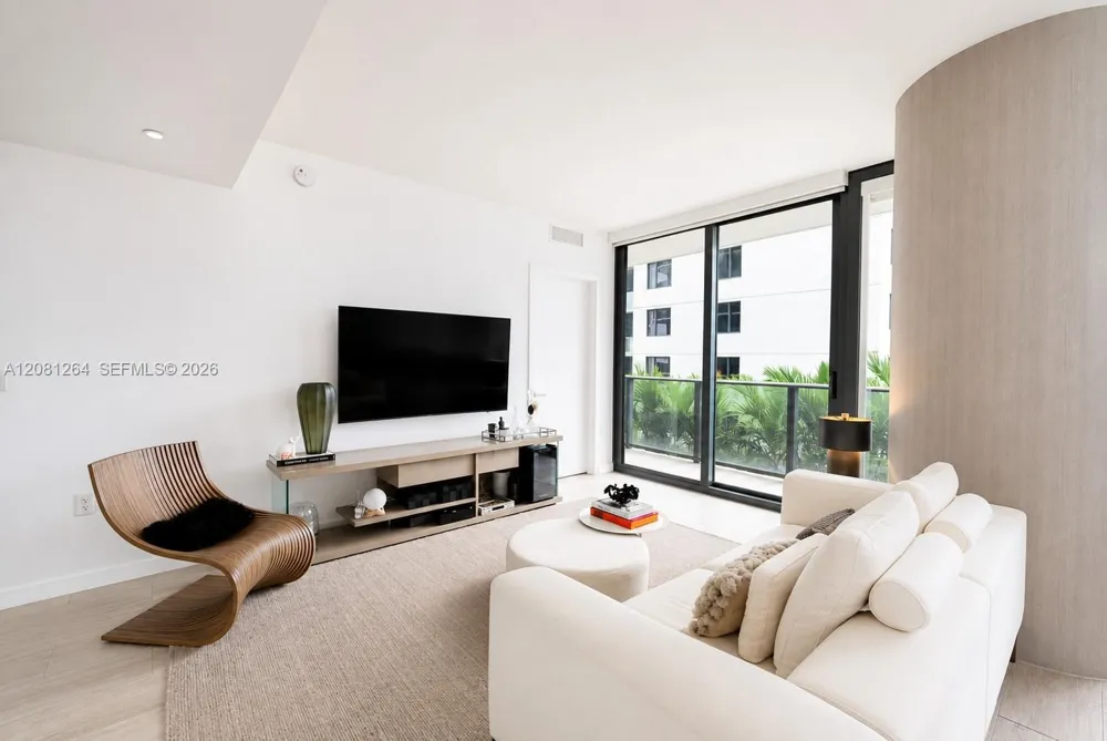 55 SW 9th St #1001 Miami, FL 33130