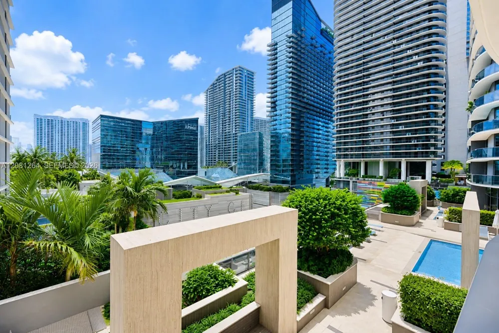 55 SW 9th St #1001 Miami, FL 33130