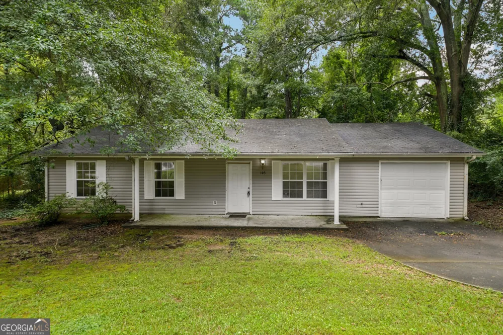 103 N Circle DR Ellenwood, GA 30294