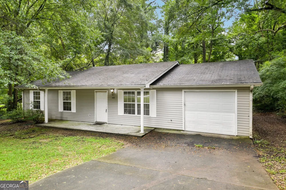 103 N Circle DR Ellenwood, GA 30294