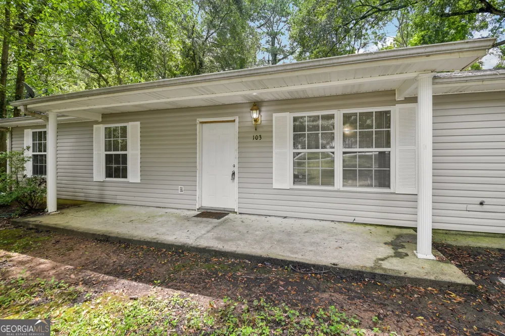 103 N Circle DR Ellenwood, GA 30294
