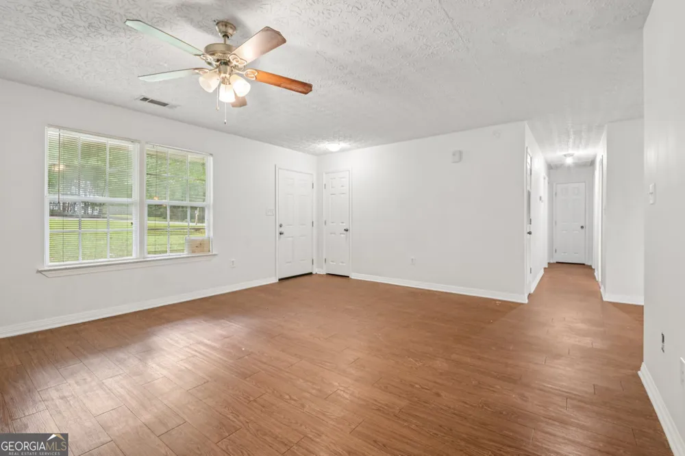 103 N Circle DR Ellenwood, GA 30294