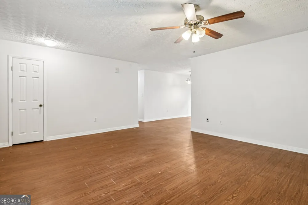 103 N Circle DR Ellenwood, GA 30294