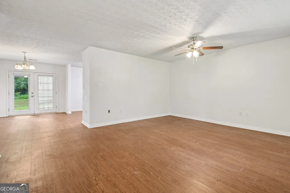 103 N Circle DR Ellenwood, GA 30294