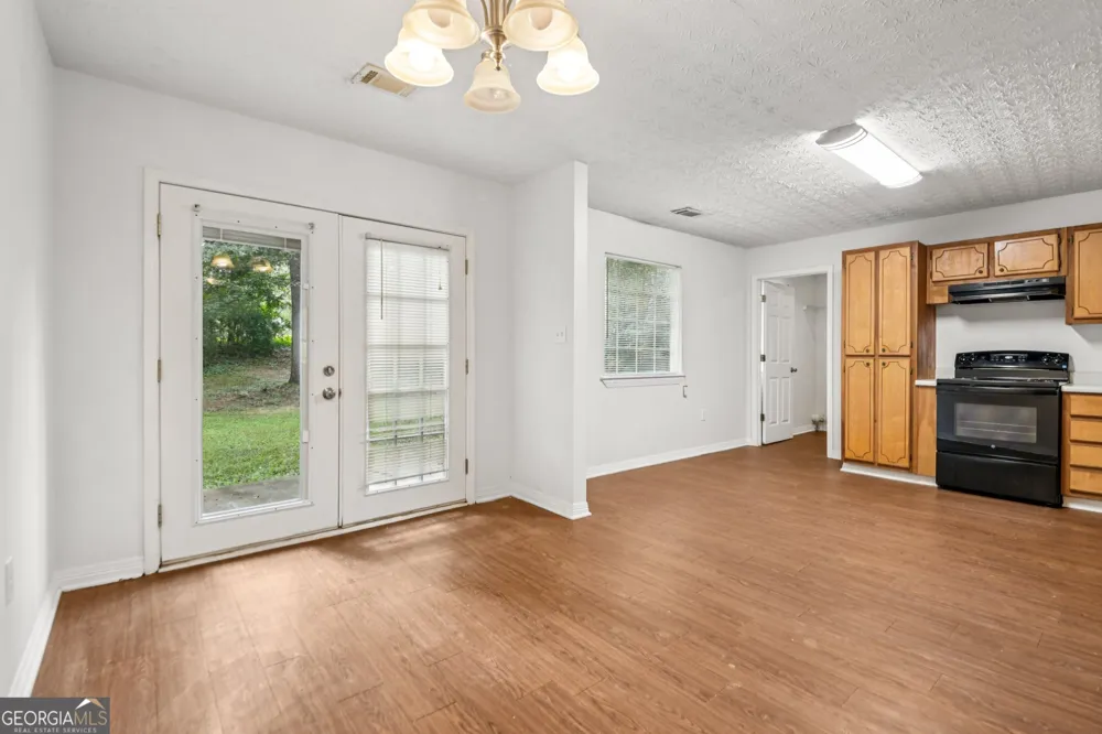 103 N Circle DR Ellenwood, GA 30294