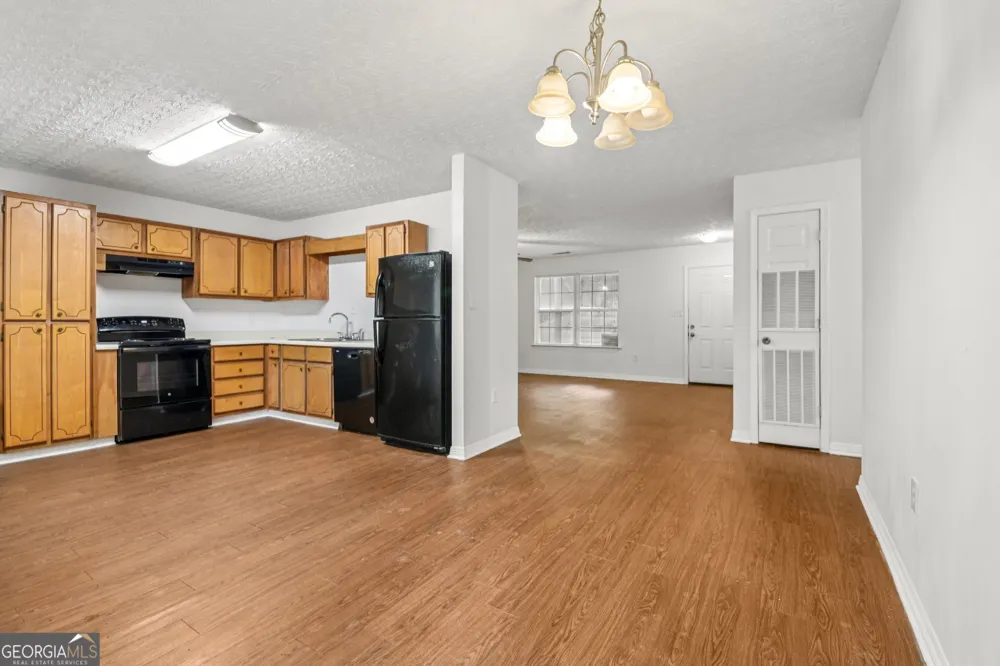 103 N Circle DR Ellenwood, GA 30294