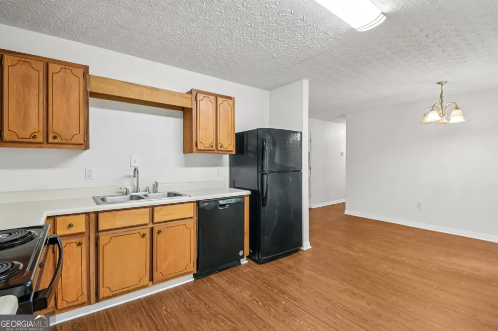 103 N Circle DR Ellenwood, GA 30294