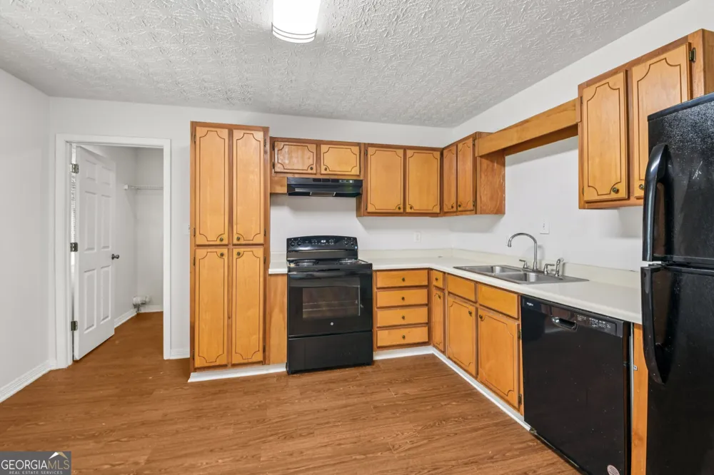 103 N Circle DR Ellenwood, GA 30294
