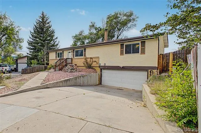 4323 Eastcrest Circle Colorado Springs, CO 80916