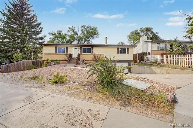 4323 Eastcrest Circle Colorado Springs, CO 80916
