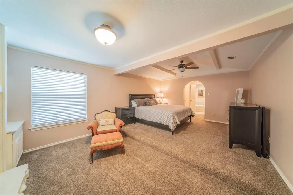 1804 Lincolnshire Drive Bedford, TX 76021