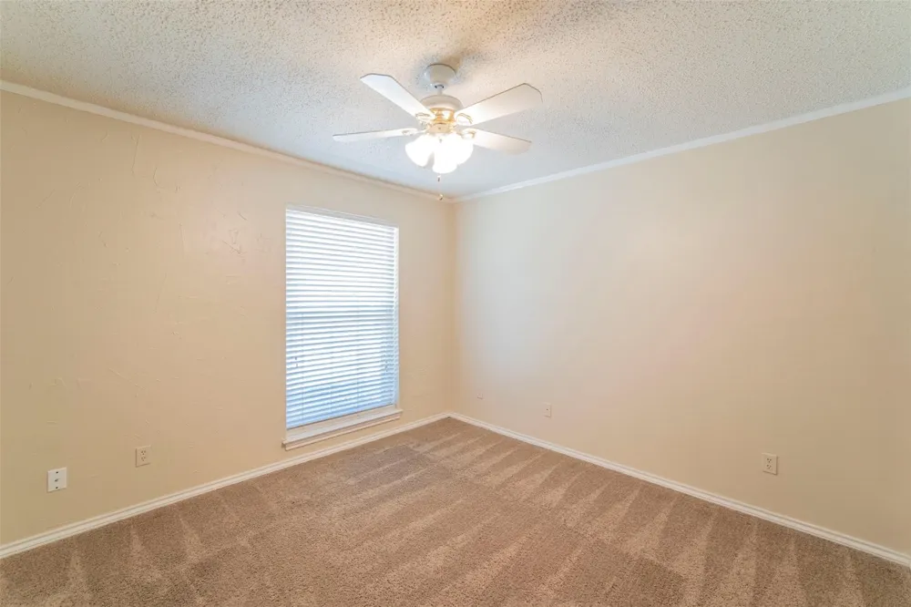 1804 Lincolnshire Drive Bedford, TX 76021