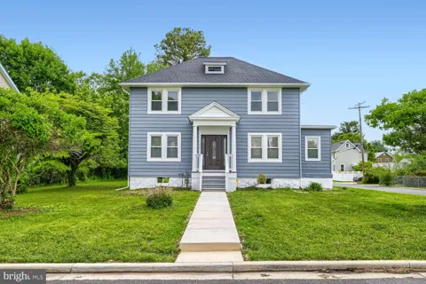 100 CLARENDON AVENUE