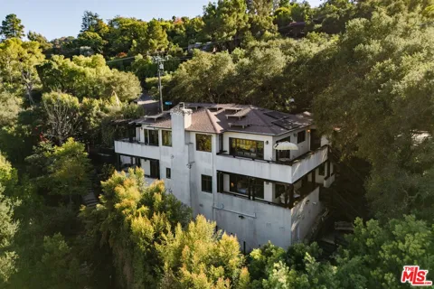1273 Fernwood Pacific Drive