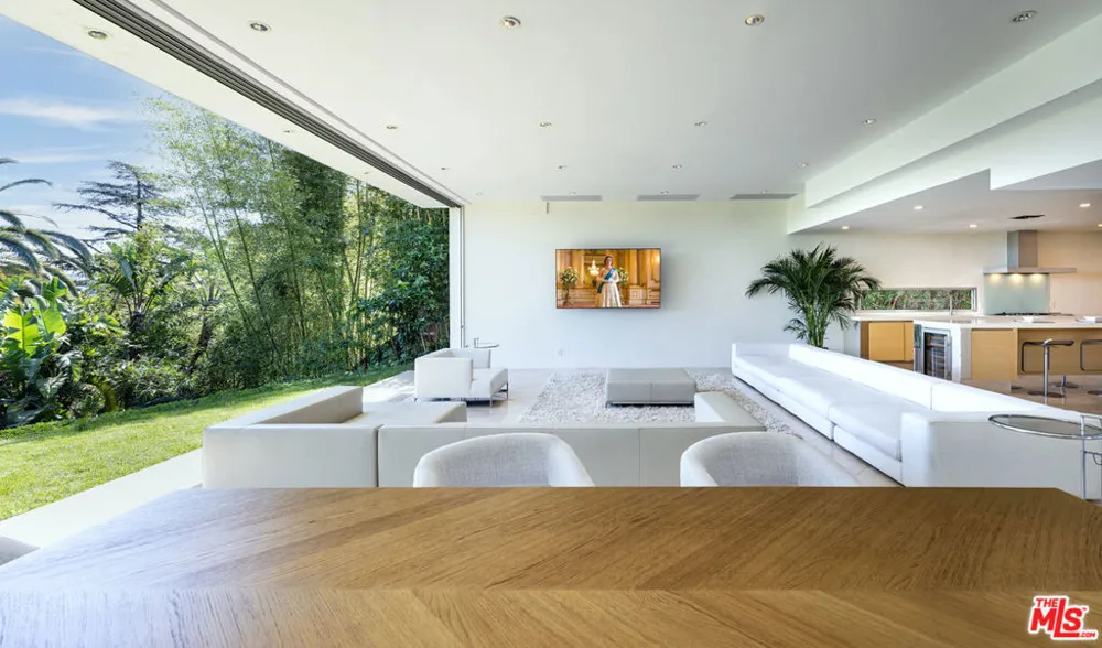 1466 BEL AIR ROAD Los Angeles, CA 90077