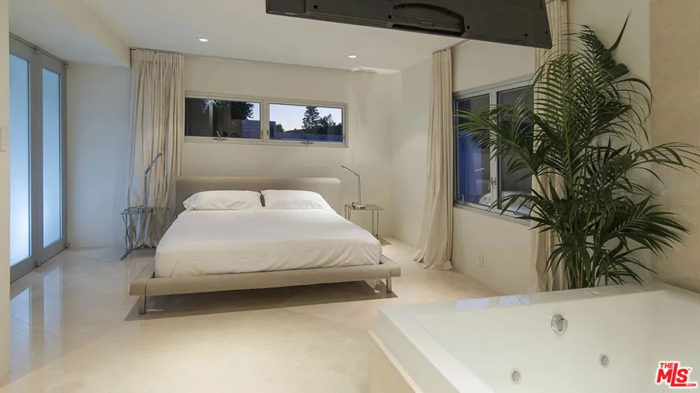 1466 BEL AIR ROAD Los Angeles, CA 90077