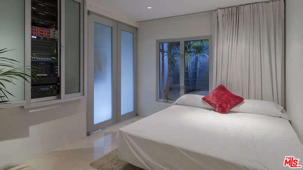 1466 BEL AIR ROAD Los Angeles, CA 90077