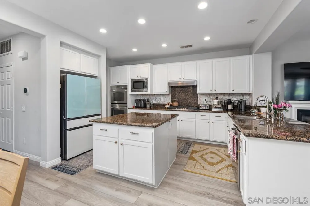 15710 Kristen Glen San Diego, CA 92127