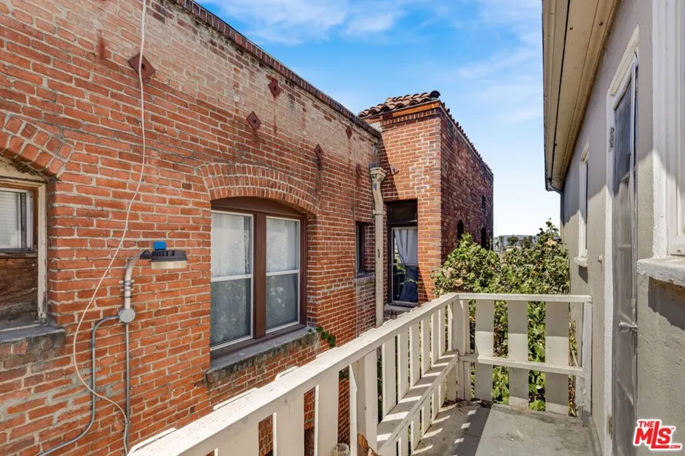 120 S Coronado Street Los Angeles, CA 90057