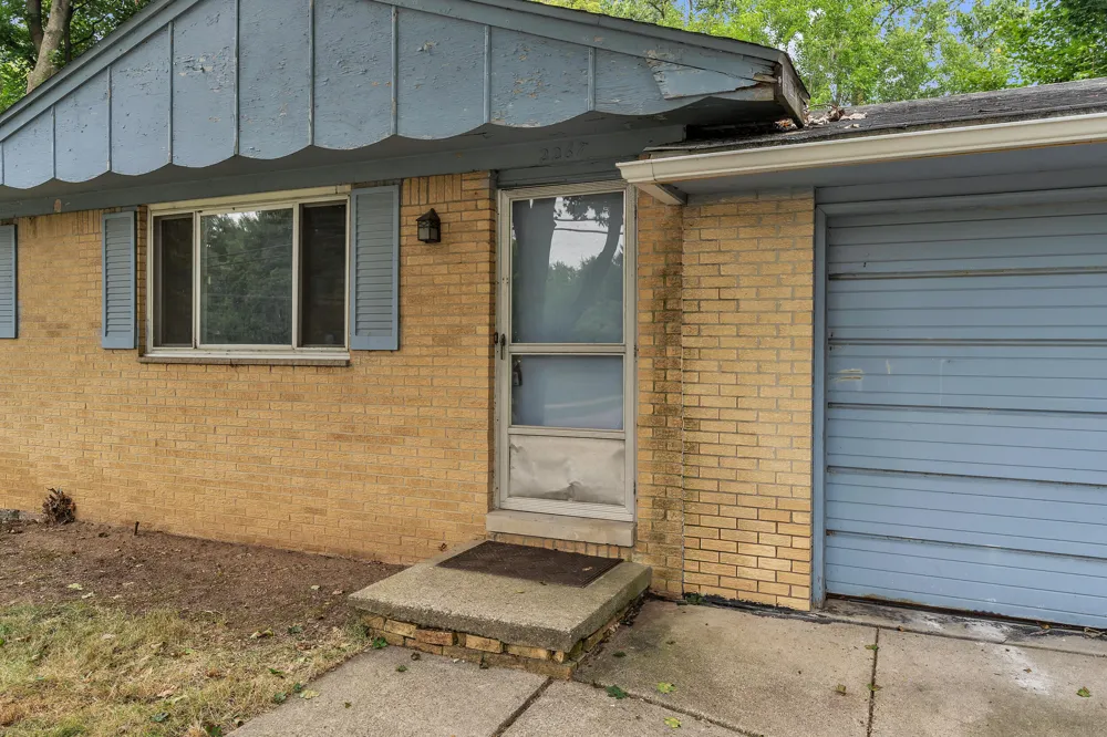 2267 Pontiac Trail Ann Arbor, MI 48105
