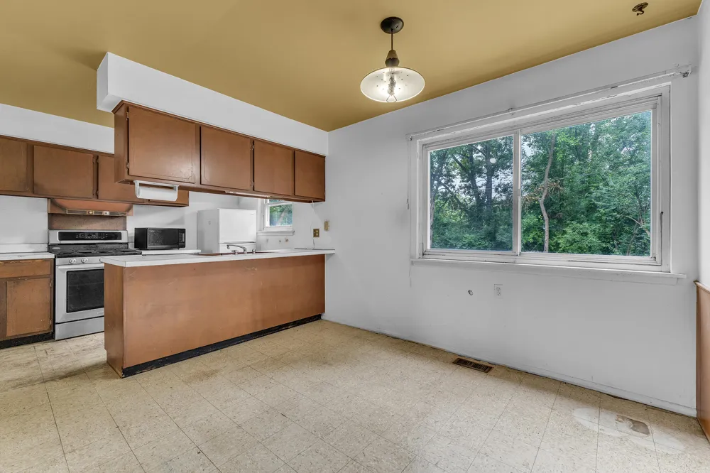 2267 Pontiac Trail Ann Arbor, MI 48105