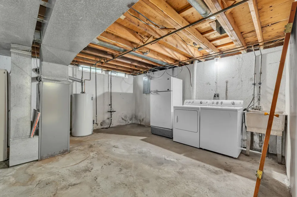 2267 Pontiac Trail Ann Arbor, MI 48105