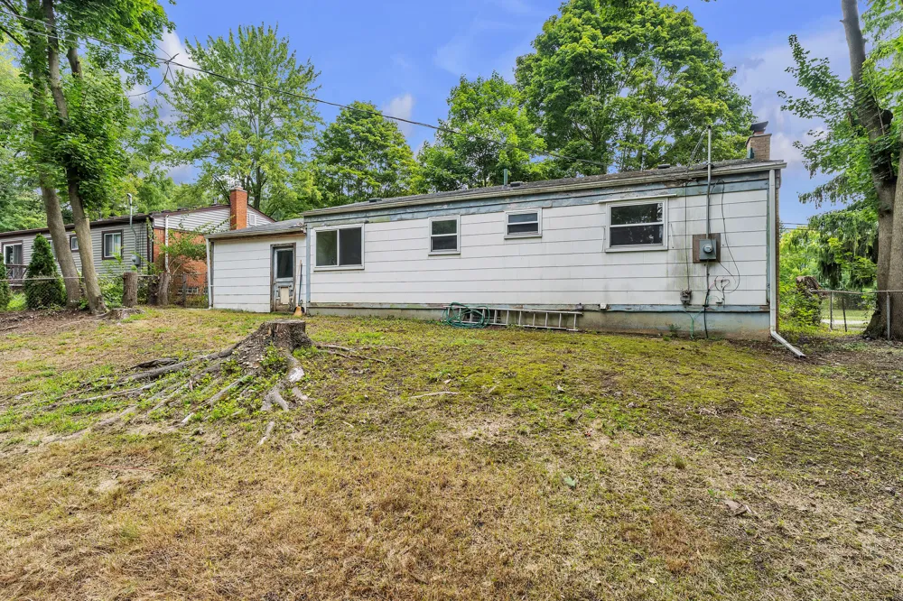 2267 Pontiac Trail Ann Arbor, MI 48105