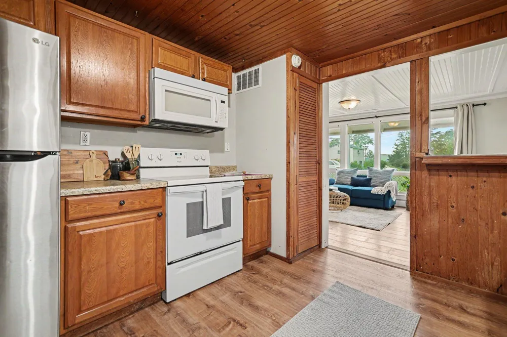 6029 Keigley Street Coloma, MI 49038