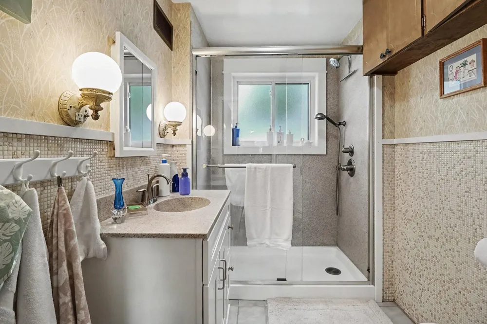 408 Lewis Street Ludington, MI 49431