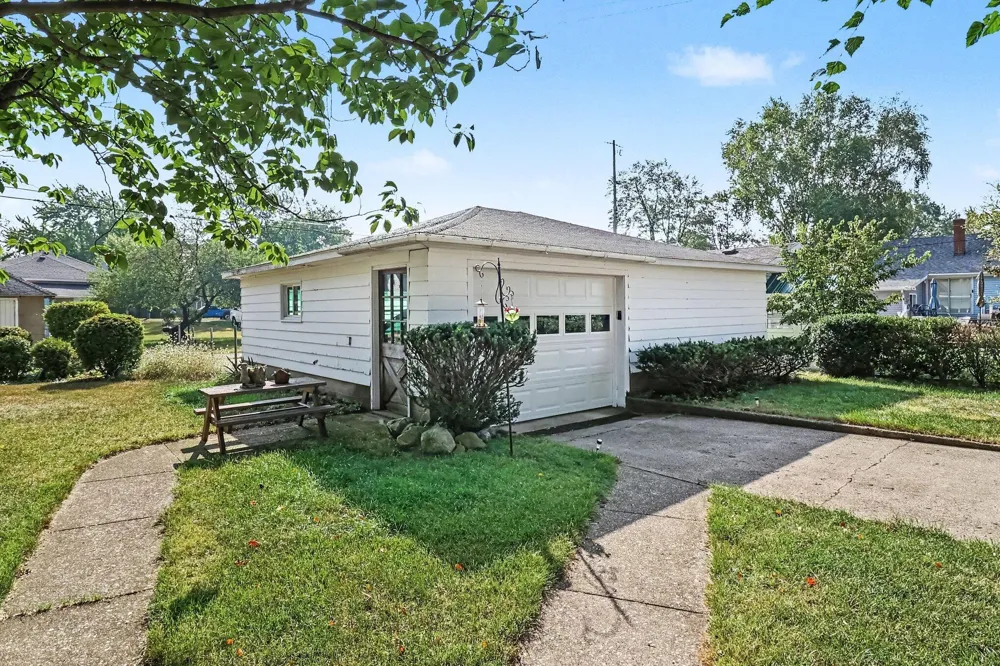 408 Lewis Street Ludington, MI 49431