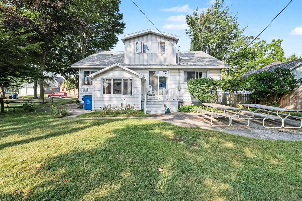 408 Lewis Street Ludington, MI 49431