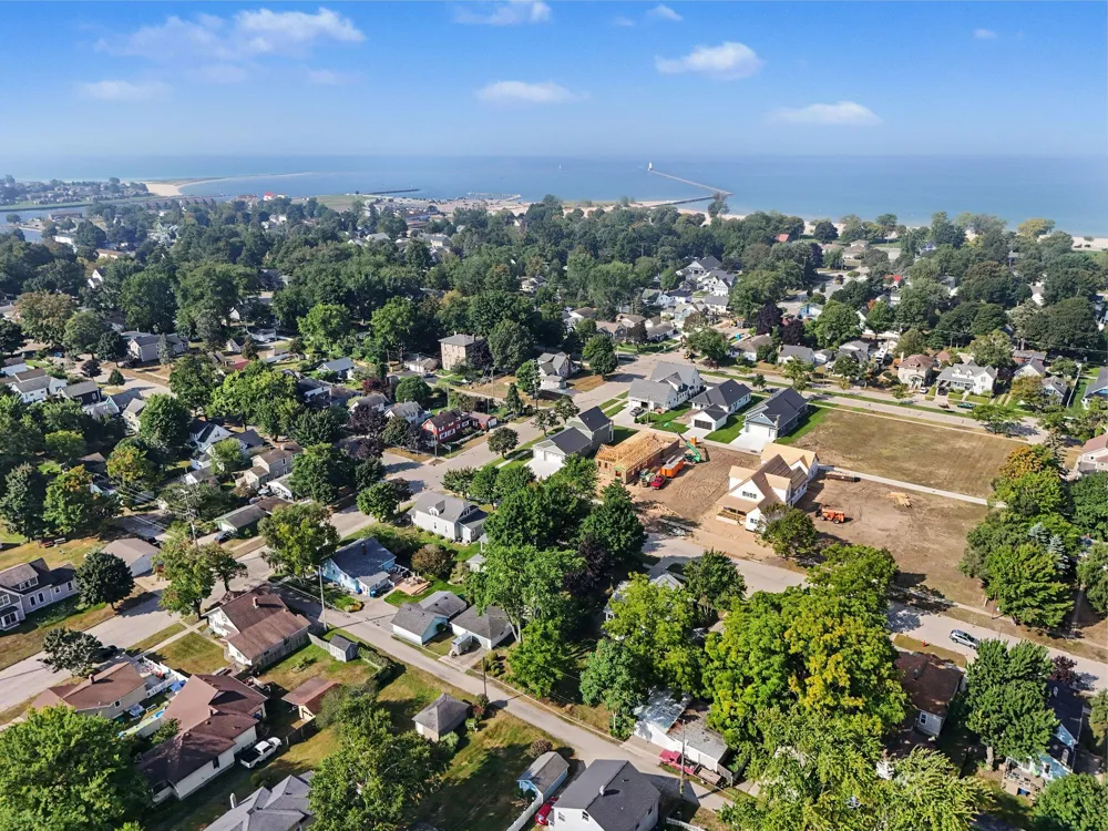 408 Lewis Street Ludington, MI 49431