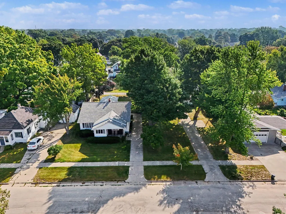 408 Lewis Street Ludington, MI 49431