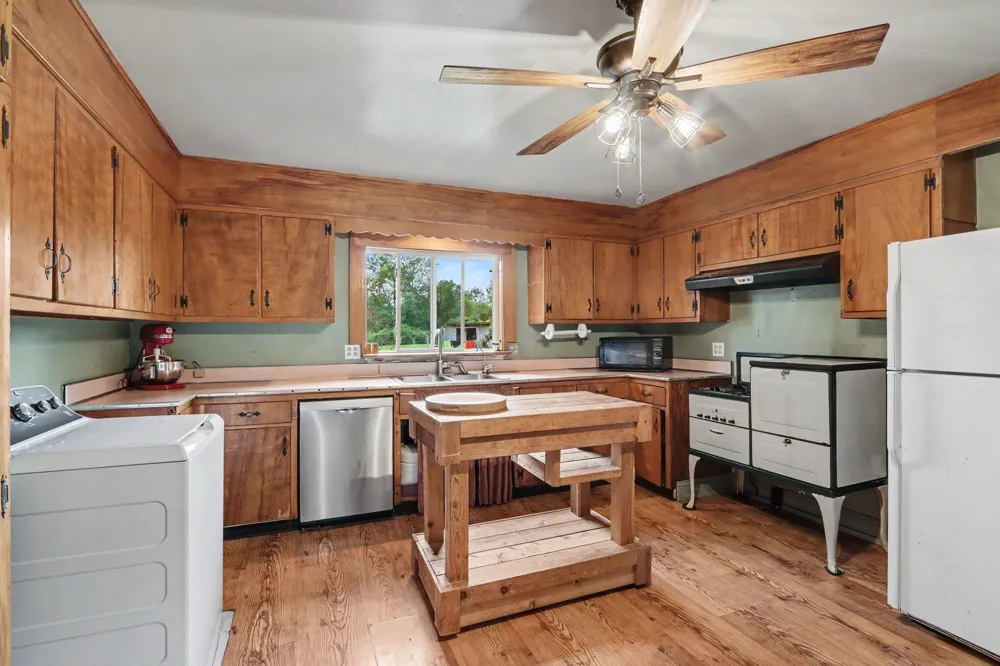 43666 County Road 388 Bloomingdale, MI 49026