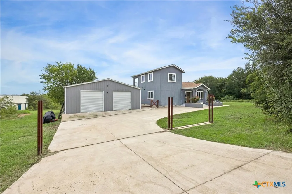 730 Spoke Hollow Road Lockhart, TX 78644