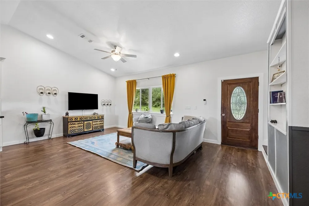 730 Spoke Hollow Road Lockhart, TX 78644