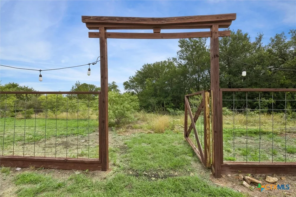 730 Spoke Hollow Road Lockhart, TX 78644