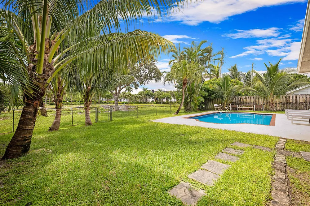 1103 NW 11th Street Boynton Beach, FL 33426