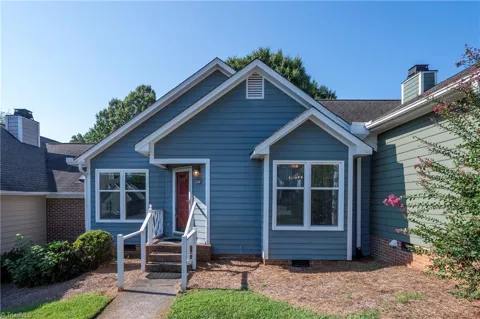 2716 Sawgrass Court