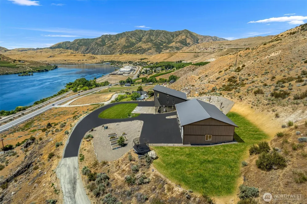 44 A Osprey Nest Road Pateros, WA 98846