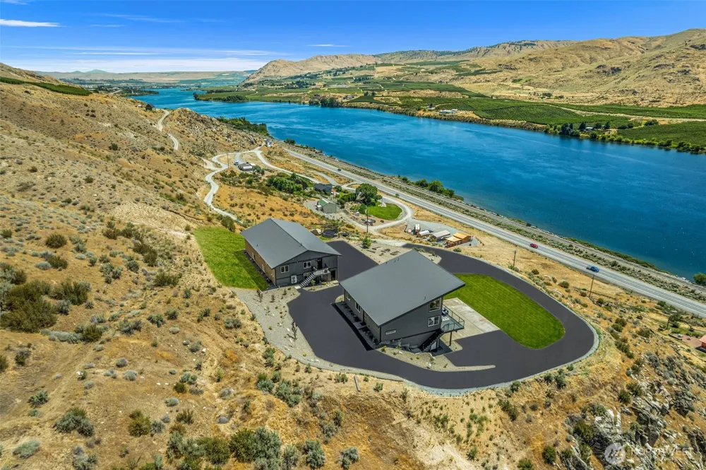 44 A Osprey Nest Road Pateros, WA 98846