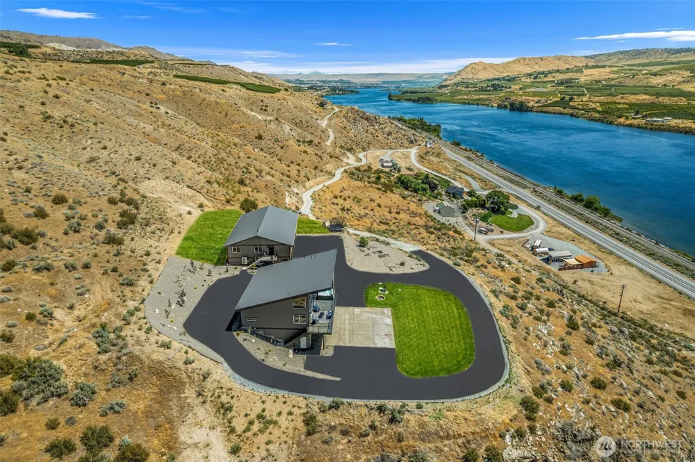 44 A Osprey Nest Road Pateros, WA 98846