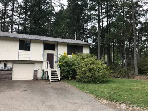 1585 NW Palmer Lane