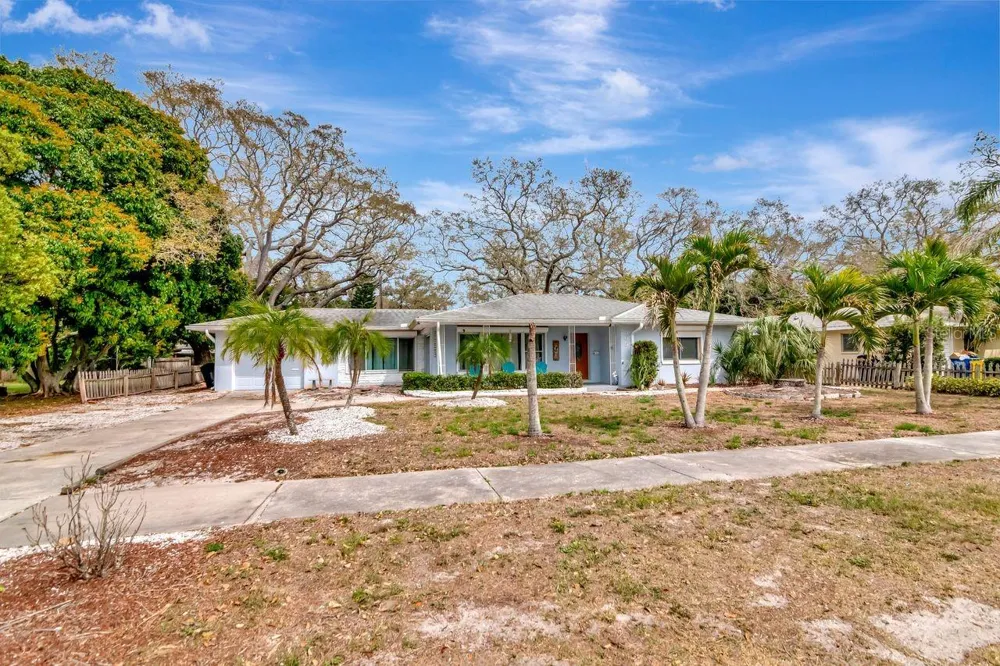 305 BAKER AVENUE Clearwater, FL 33755