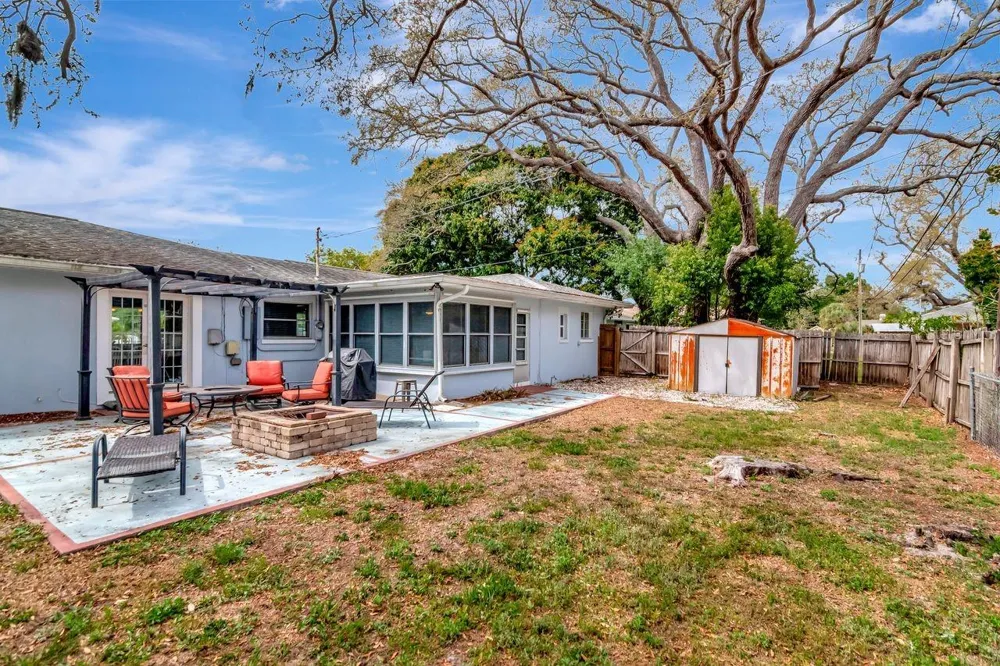 305 BAKER AVENUE Clearwater, FL 33755