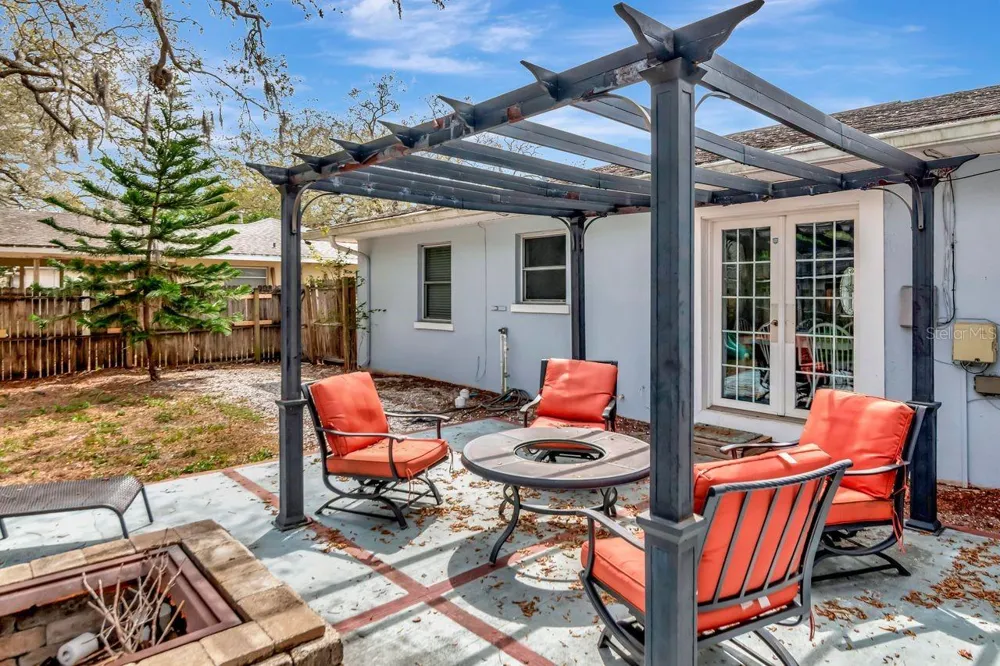 305 BAKER AVENUE Clearwater, FL 33755