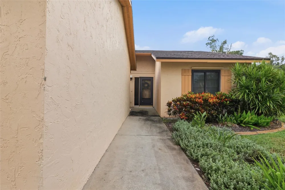 3191 GLEN ELYN BOULEVARD #4 Sarasota, FL 34237